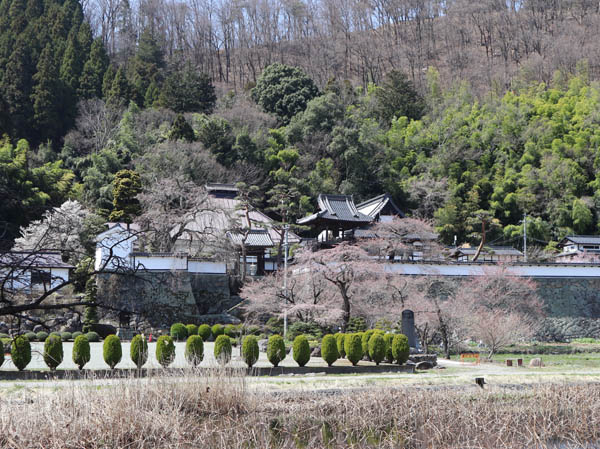 photo：お城のような石垣　大雲寺・千曲市