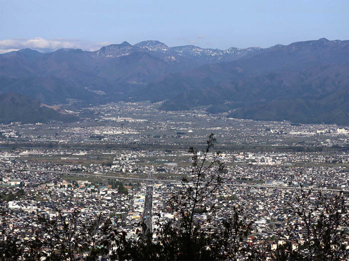 photo：夕方の斜めの日を受ける善光寺平・地附山から