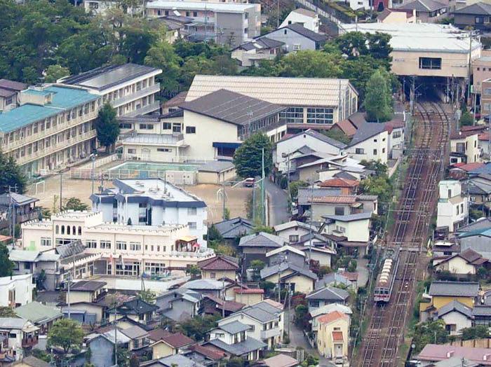 photo：長野電鉄の8500系電車・旭山（長野市）から