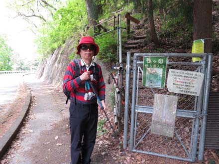 photo：登山口の扉・鴨ヶ嶽