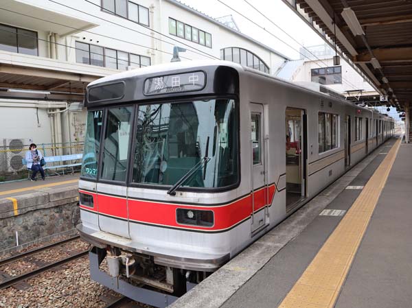 photo：長野電鉄信州中野駅：鴨ヶ嶽
